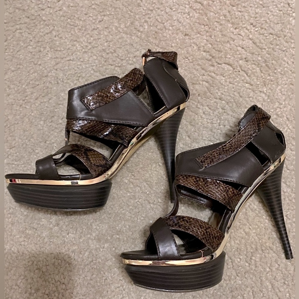 Brand New Pierre Dumas Brown heels with snakeskin print